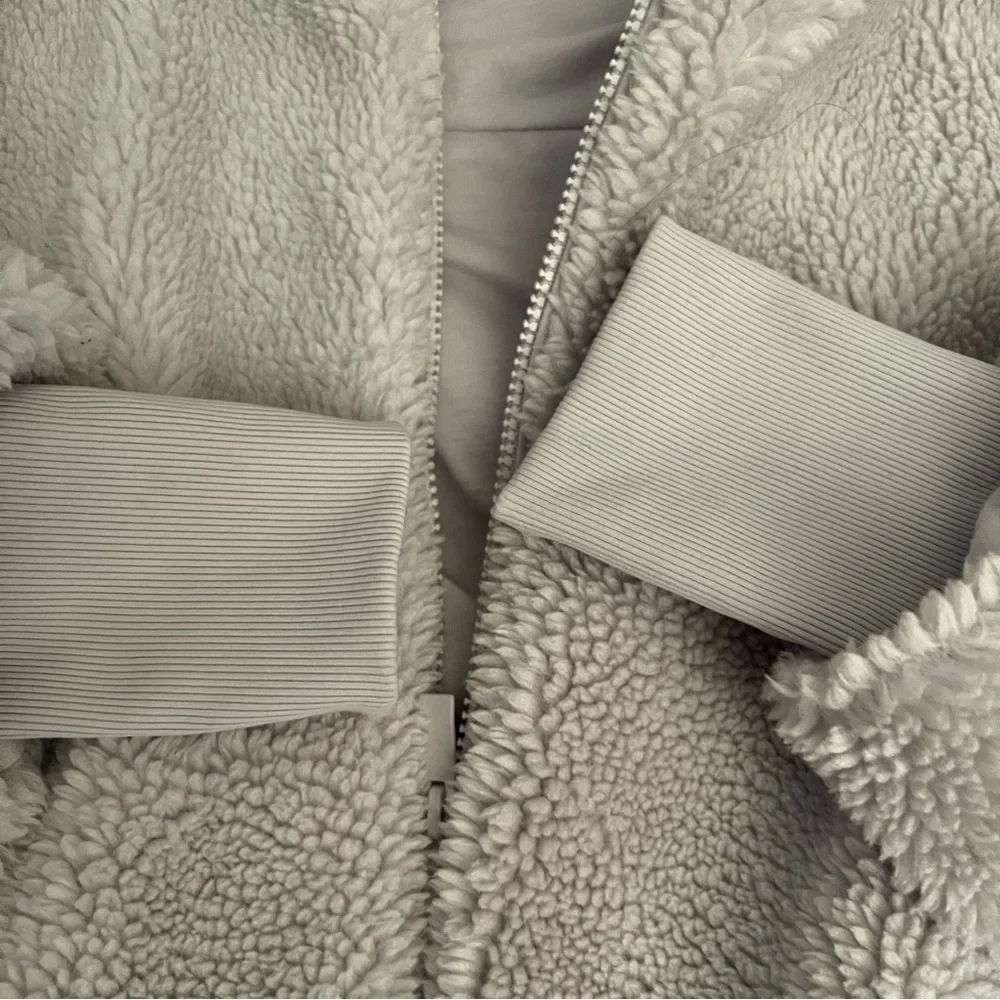 Alo Yoga Foxy Sherpa Jacket Dove Grey S - Picture 4 of 5